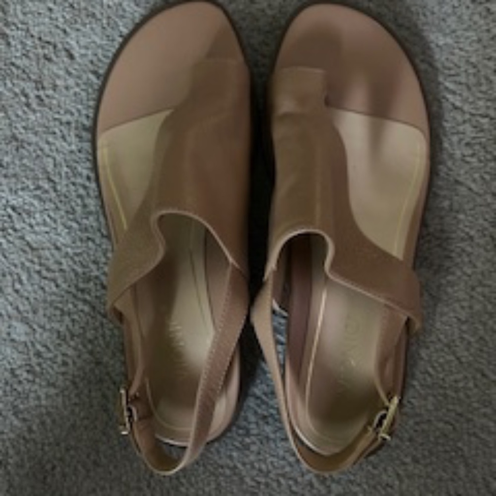 Vionic Tan Sandals